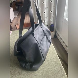 Universal Thread triple compartment black bag